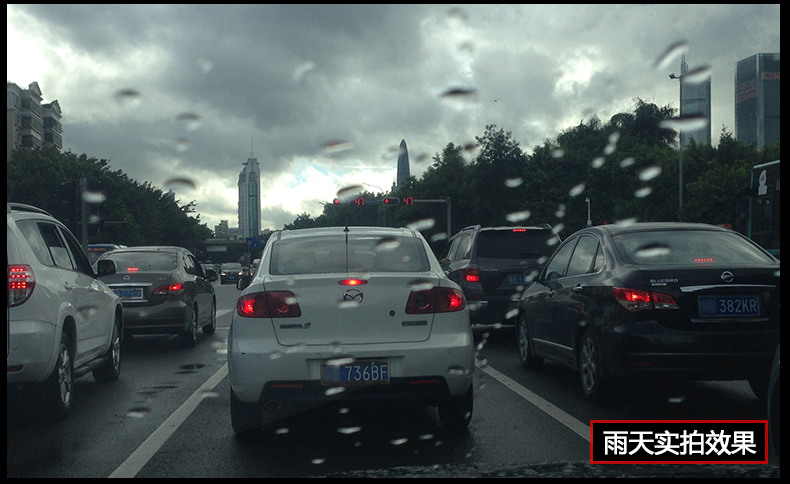 小霸王無(wú)縫循環(huán)錄影功能行車記錄儀